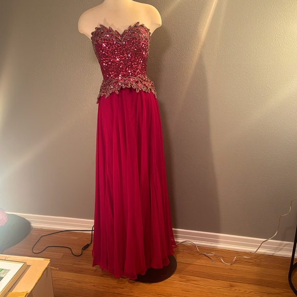 Mike Benet vintage formal sequin and beaded gown - Picture 4 of 8